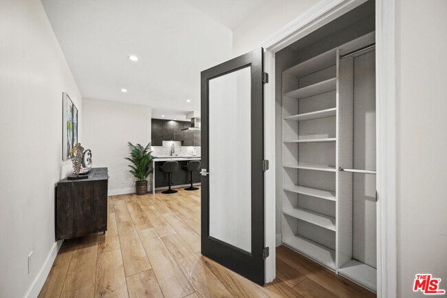 Building Photo - 1045 Kings Rd