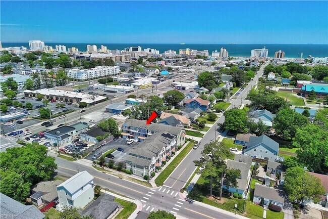 Building Photo - Three Story Condo near the Oceanfront