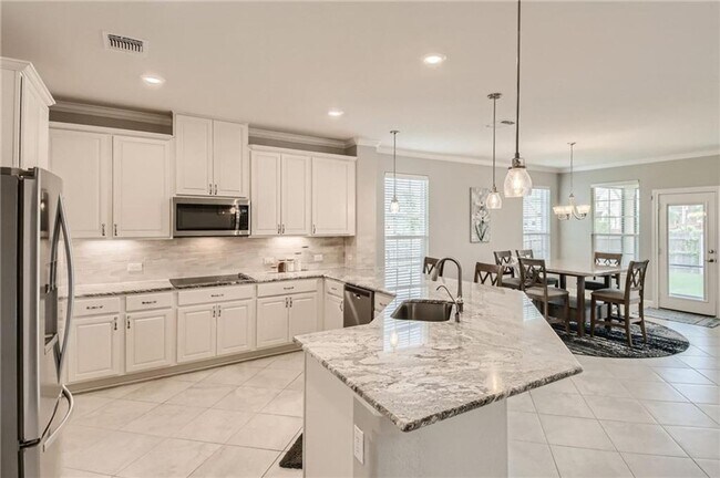 Building Photo - 303 White River Dr