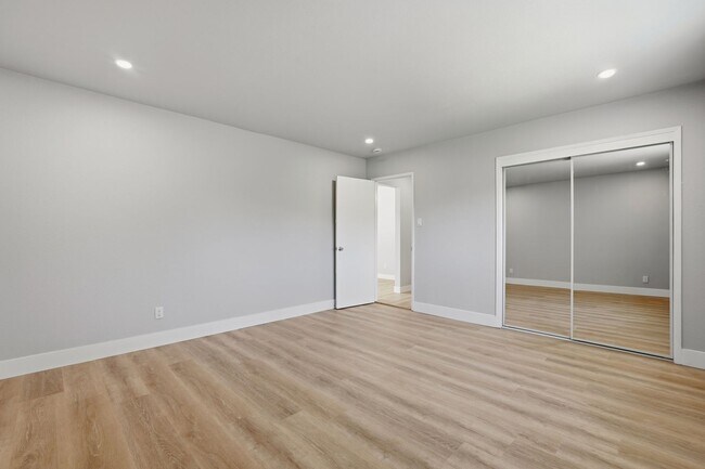 Building Photo - 381-385 Riverside Drive