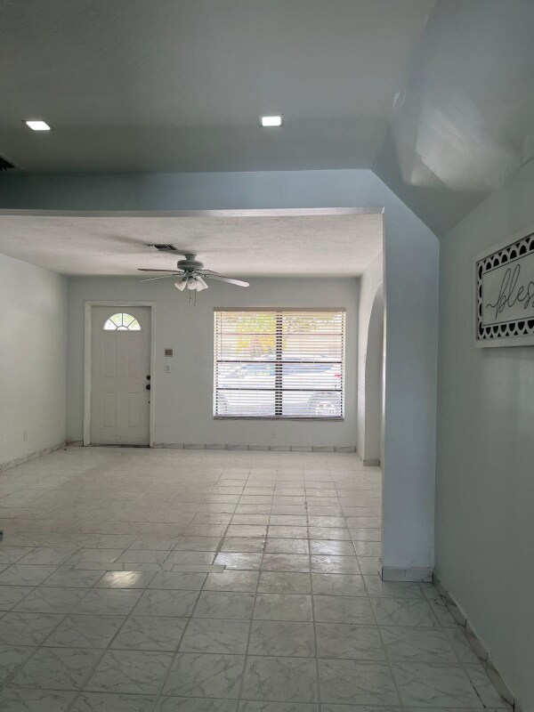 Building Photo - 4884 SW 45th Ave