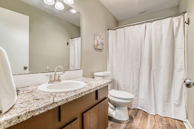 Building Photo - Maumelle Chic Condo