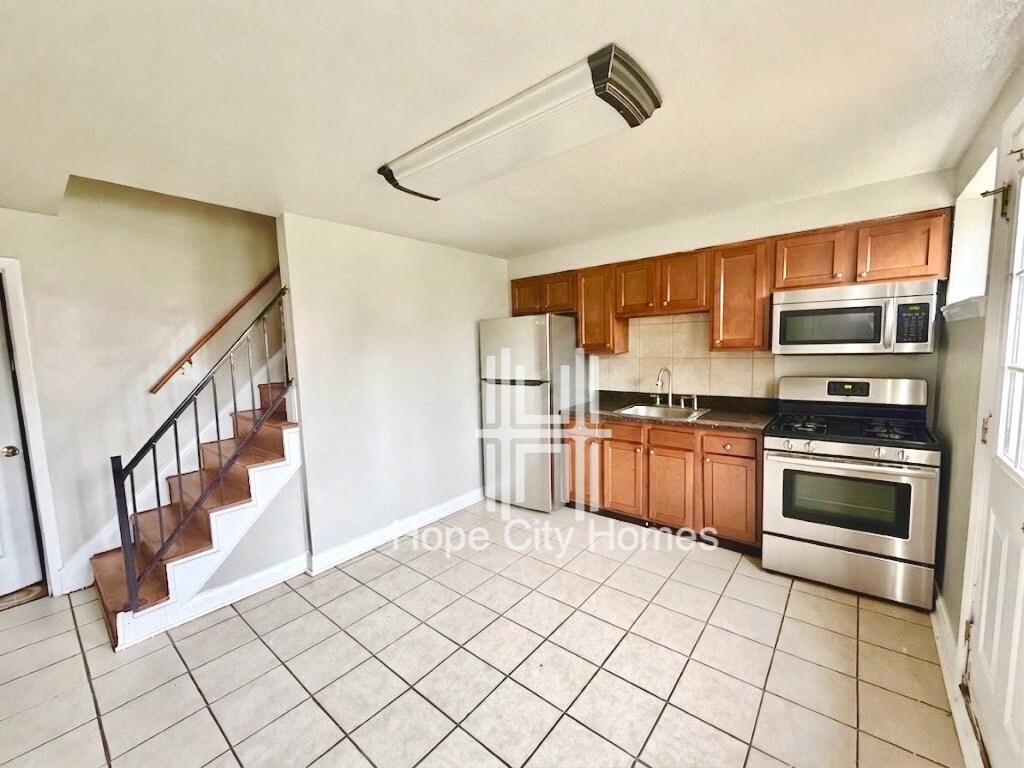 Building Photo - 629 Lucia Ave