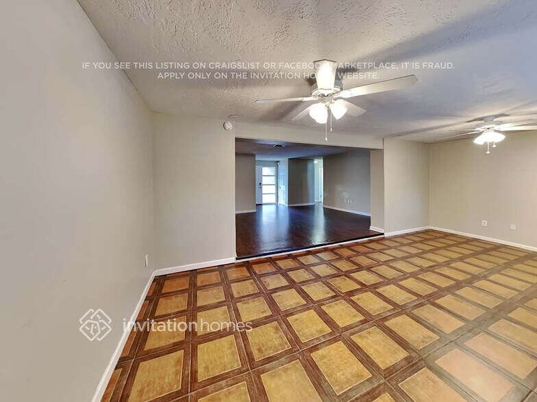 Building Photo - 1926 Valley Dr