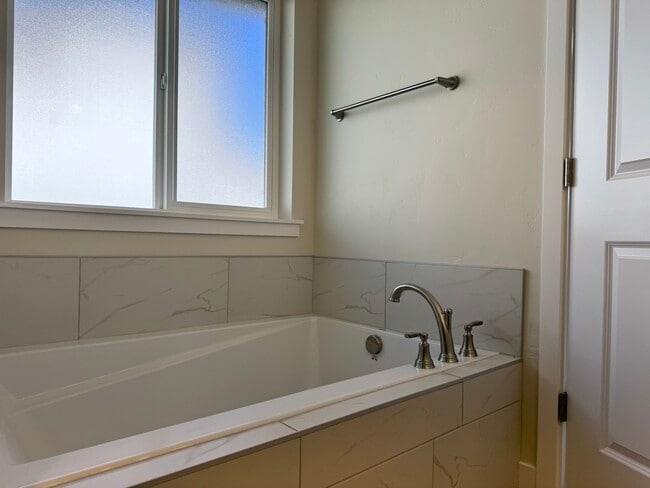 Building Photo - 7565 E Edison St