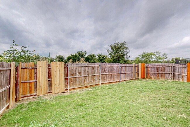 Building Photo - Adorable 3 bedroom 2 bath in Burleson Texas!