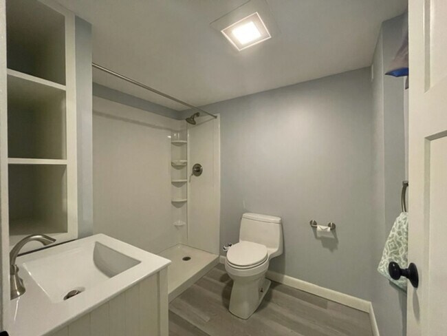 Building Photo - 138 Pine Grove Dr