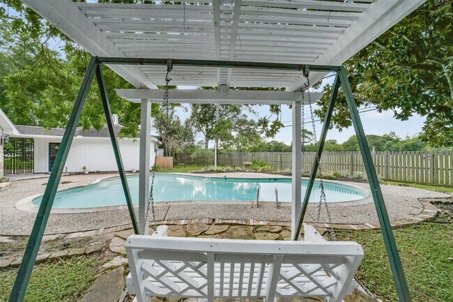 Building Photo - 110 Hillcrest Dr