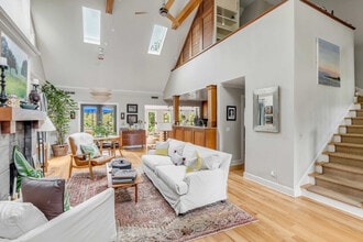 Building Photo - 209 Station 17 St