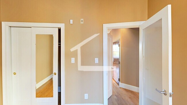 Building Photo - Private Roof Deck, Central Heat/AC, In-Unit Washer and Dryer, Pets Friendly Unit, Luxury Finishes