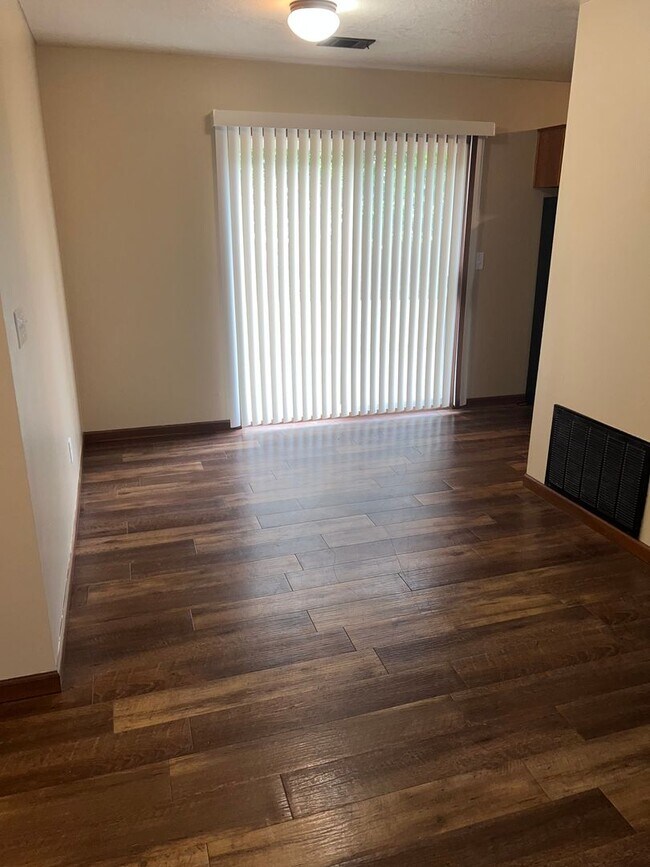 New Listing! 2 bd/1bath with attached ga... 911 W Main St Albion IN