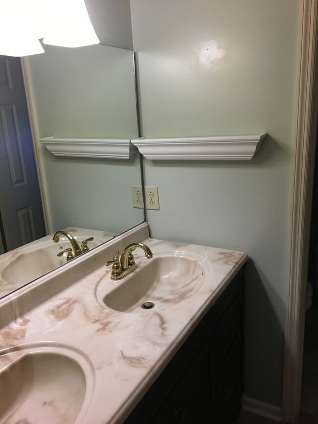 Building Photo - Sunny and Cheerful Unfurnished Energy Efficient Fairfield Harbour 3BR/2BA