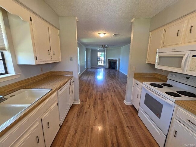 Building Photo - 5978 Carmel Dr