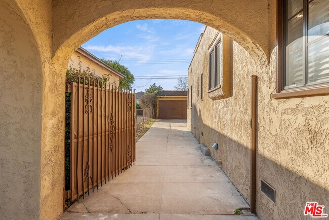 Building Photo - 8905 S Wilton Pl