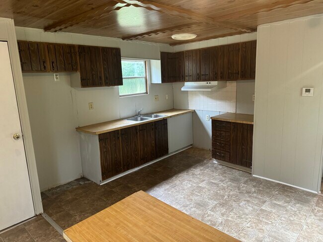 Building Photo - 385 Liberty Church Rd