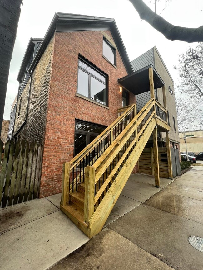 Building Photo - 2657 W Huron St