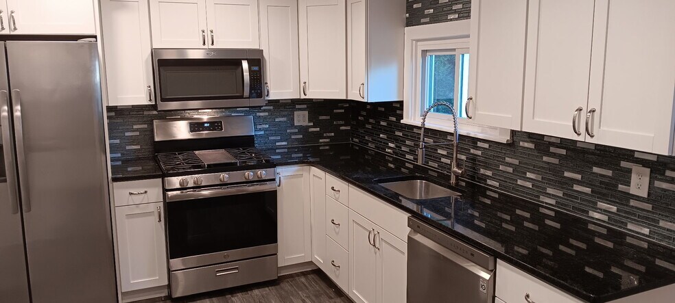 Building Photo - 434 Bridge St