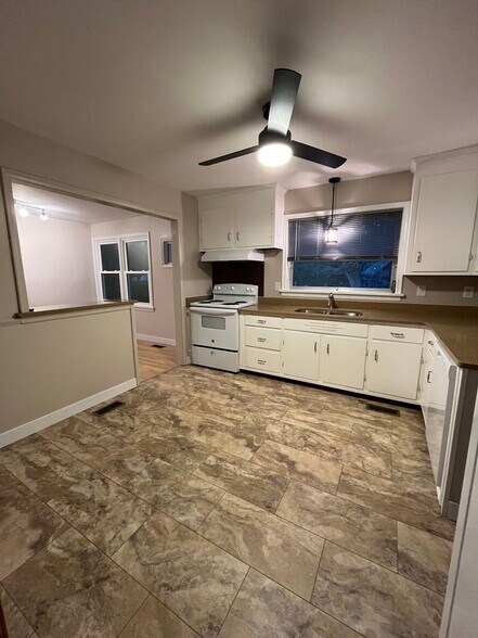 Building Photo - 4121 Foxglove Rd