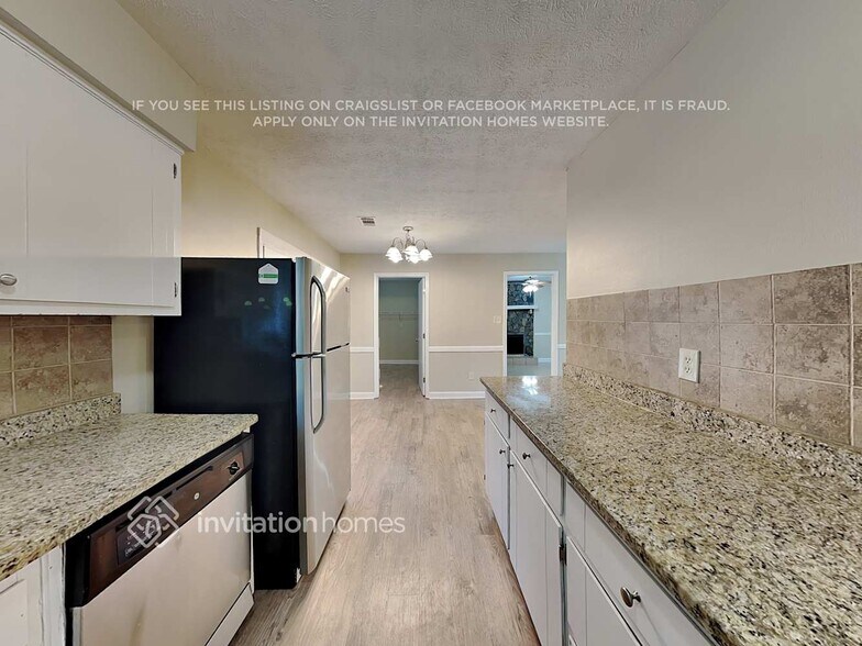 Building Photo - 2381 Cedar Dr