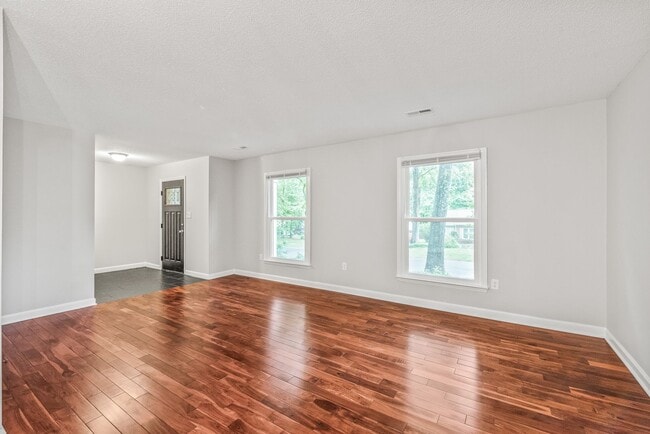 Building Photo - (Coming Soon) Move-in Ready 3 Bedroom Ranch!!