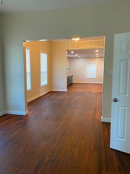 Building Photo - 1306 Calvit St