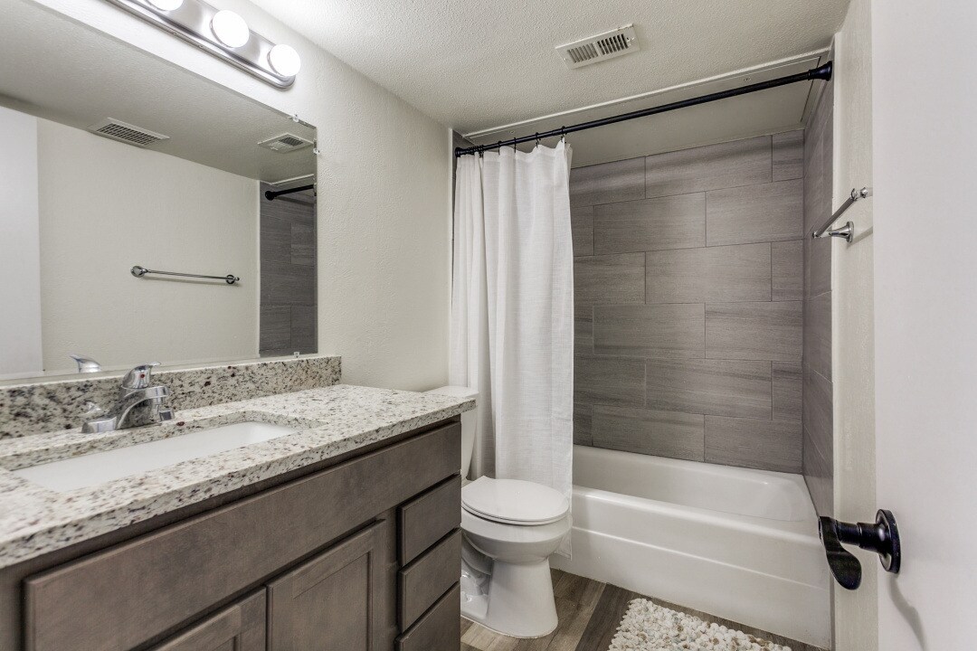 Building Photo - 4120 Towngate Blvd