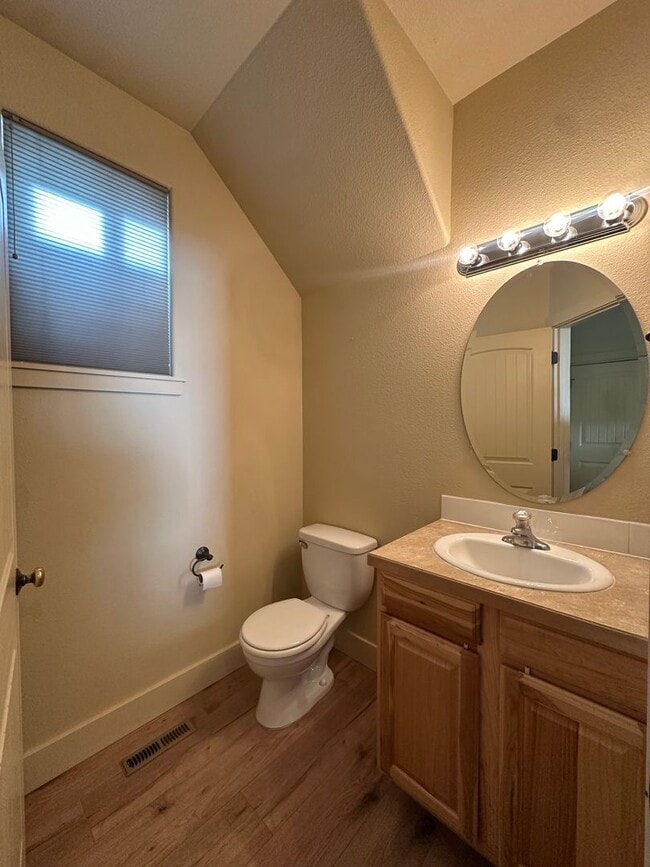 Building Photo - Charming 3 Bedroom home near Old Mill!