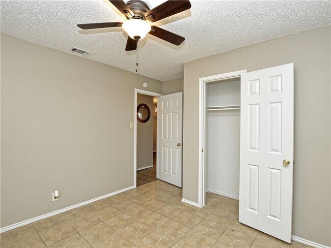 Building Photo - 5401 Spring Meadow Rd