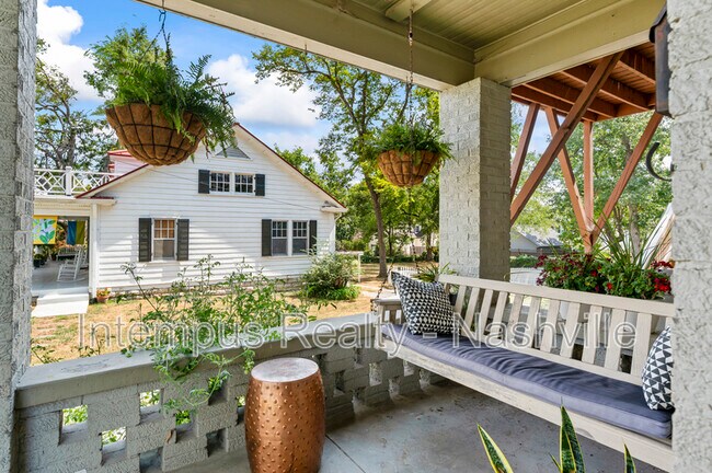 Building Photo - 2529 Ashwood Ave