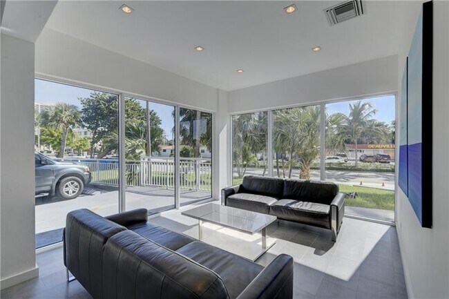 Building Photo - 2841 N Ocean Blvd