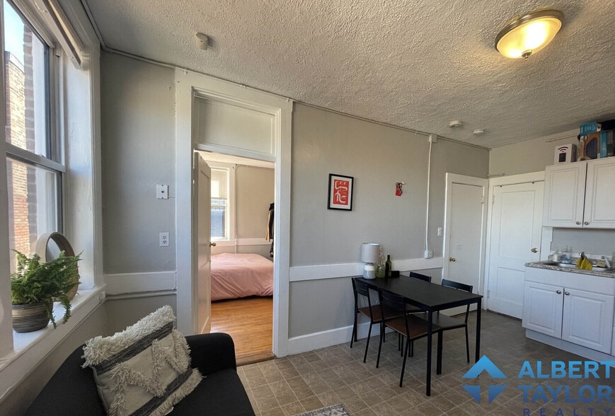 Building Photo - 172 Endicott St