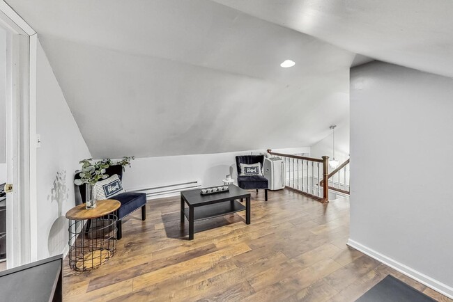 Building Photo - 5322 W Wolfram St