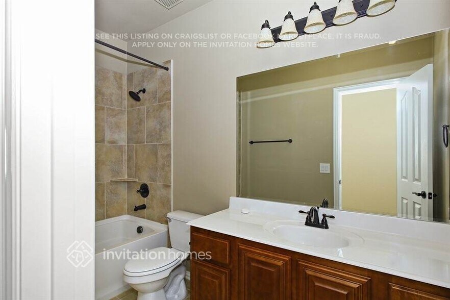 Building Photo - 1204 Litchfield Ln