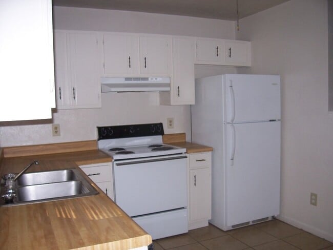 Building Photo - 3730 Maria Cir