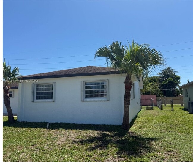 Building Photo - 17035 SW 107th Ct