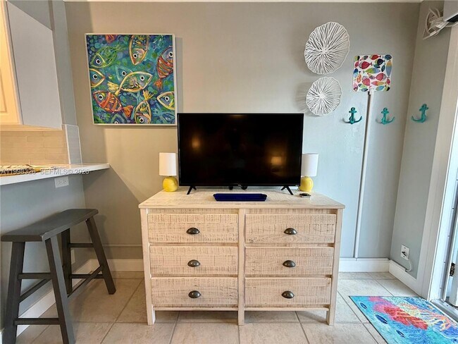 Building Photo - 1480 S Ocean Blvd