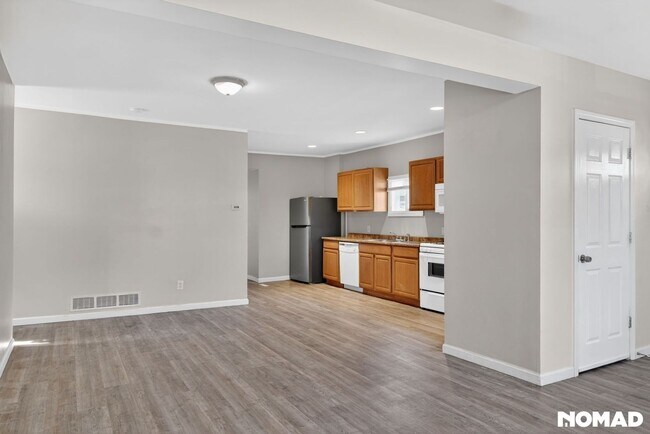 Building Photo - Charming 2BR Duplex in West Haven