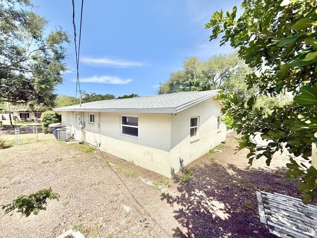Building Photo - 1501 S Hillcrest Ave