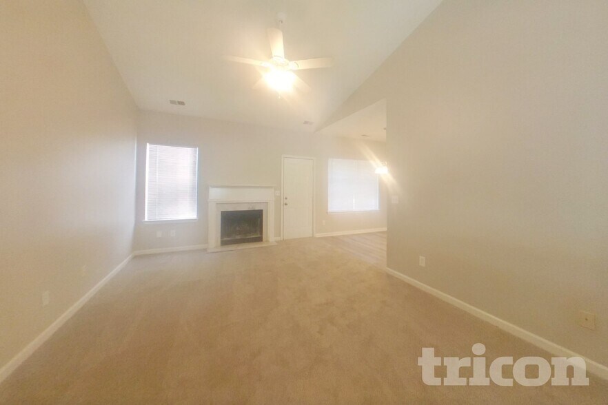 Building Photo - 4054 Robin Cir