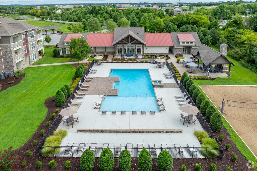 Primary Photo - Revere at Barton's Run