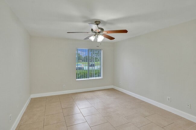 Building Photo - 12650 Vista Isles Dr