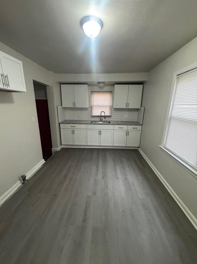 Building Photo - 8900 Artesian St