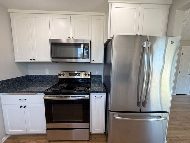 Building Photo - 410 Crona St