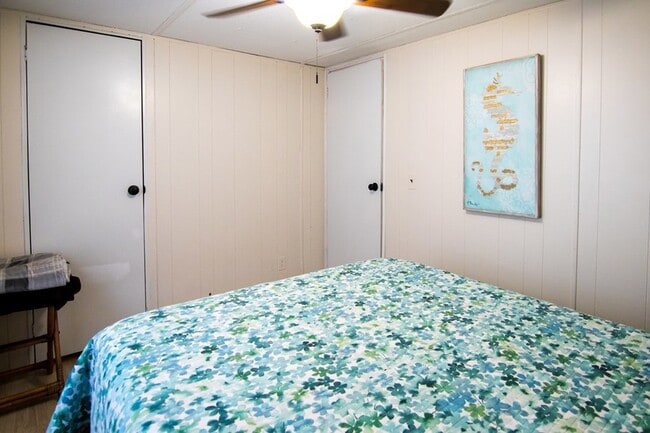 Building Photo - 1631 W Pine Lake Dr