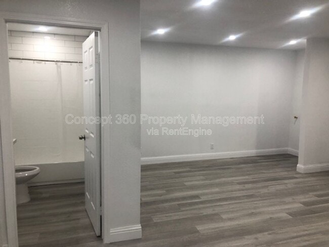 Building Photo - 1327 W Parade St