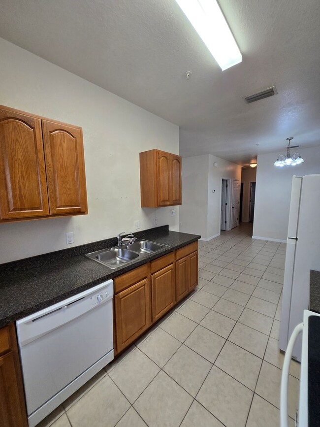 Building Photo - 2/2 ( Eagle Trace) Charming, updated townh...