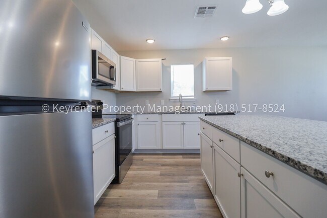 Building Photo - 4124 W 56th Pl
