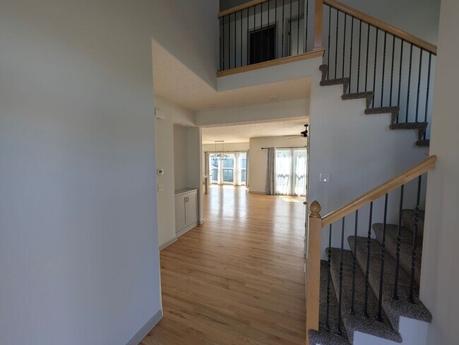 Building Photo - 5011 Clearwater Dr