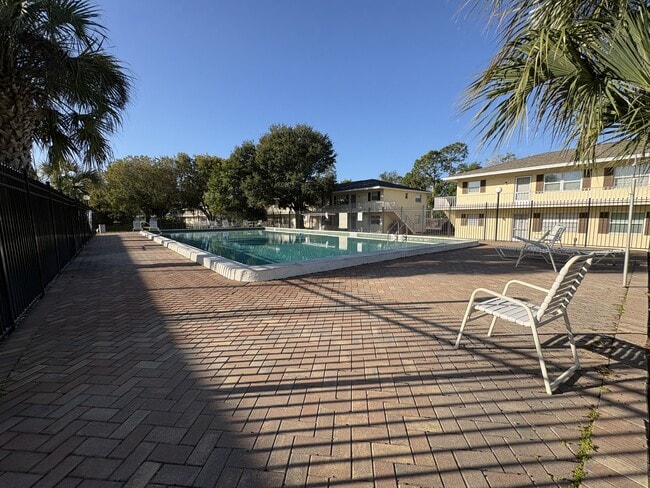 Building Photo - 3325 Arpt Rd S