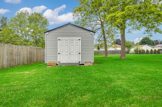 Building Photo - 34 Livingston St